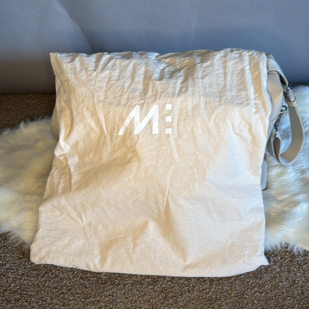 MONOS - Metro Duffle Bag - Ivory - Vegan Leather - Luggage - Great Condition - Picture 9 of 10